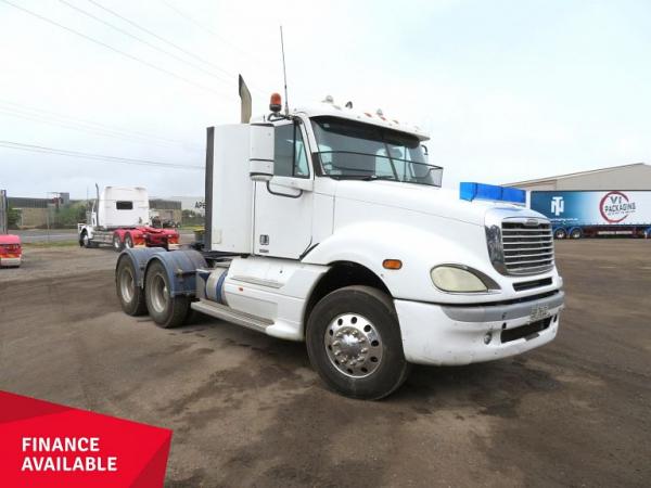 2009 Freightliner Columbia CL120 6X4 PRIME MOVER