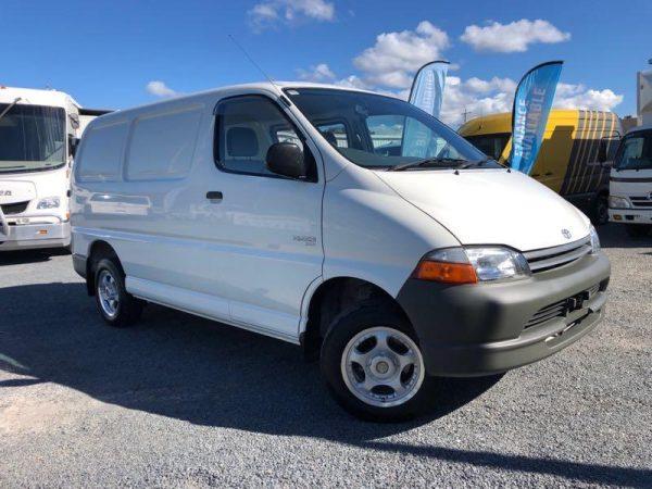 2000 TOYOTA HIACE SBV