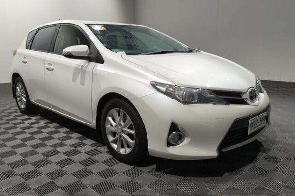 2013 Toyota Corolla ZRE182R Ascent Sport White 6 speed Manual