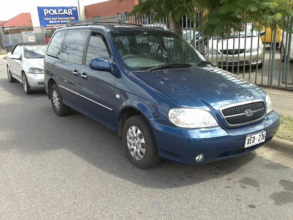 2004 Kia Carnival LS with DVD player 7 Seater 